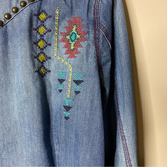 Double D Ranch denim snap button top - Picture 9 of 12